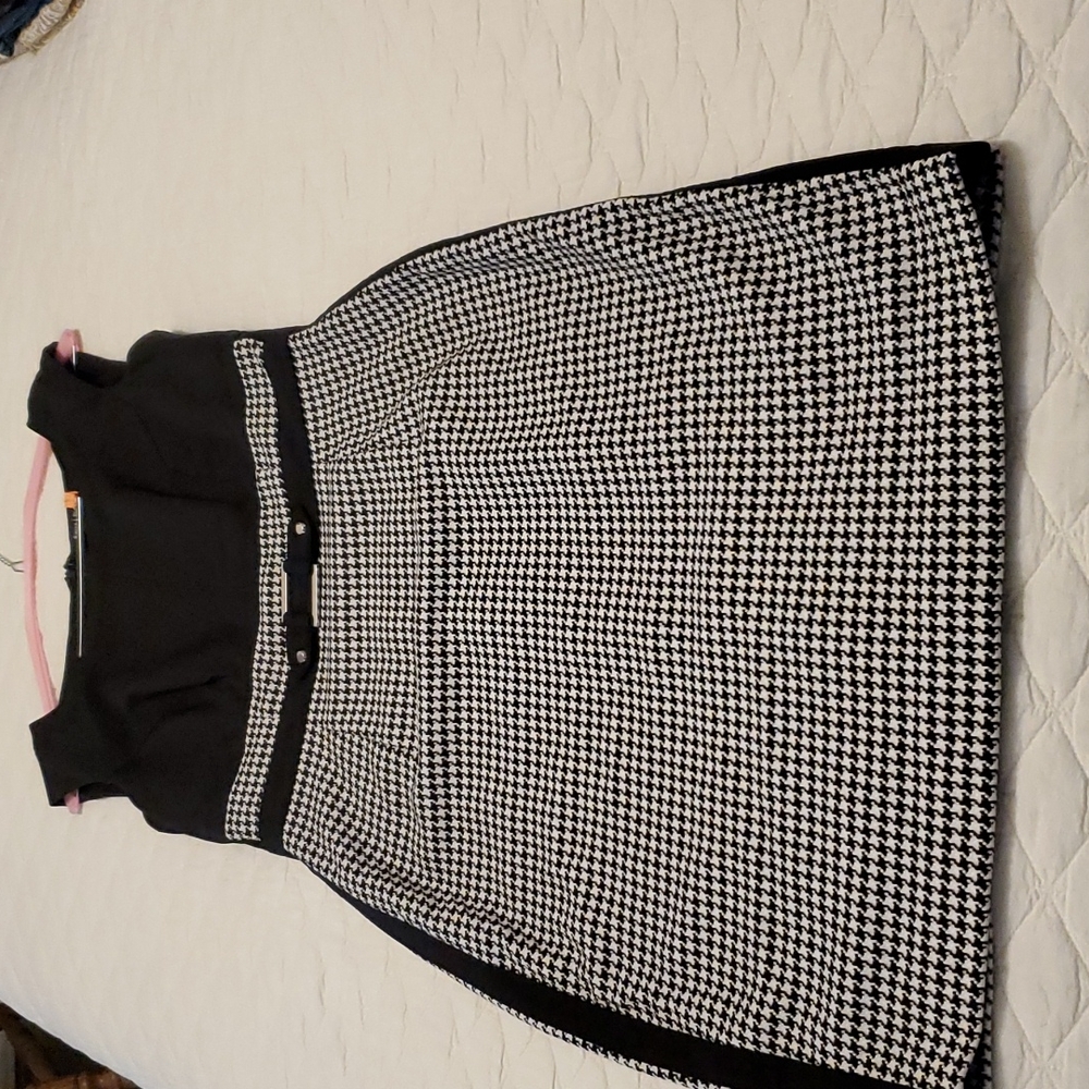 Black and white sleeveless dress